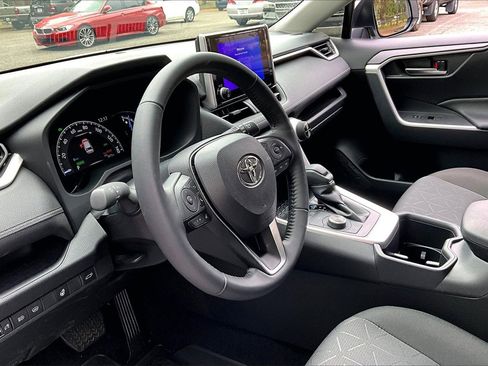 Used 2025 Toyota RAV4 XLE image 14
