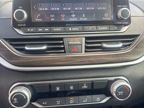 Used 2024 Nissan Altima 2.5 SV FWD image 21