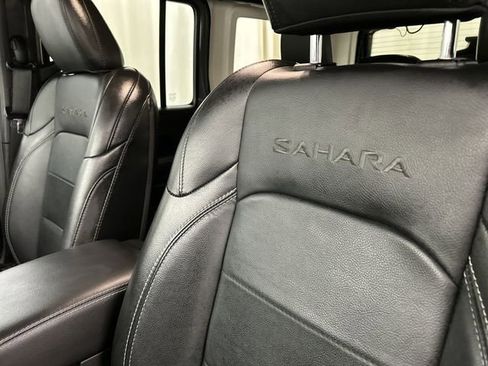 Used 2022 Jeep Wrangler Unlimited Sahara w/ Safety Group AWD/4WD image 23