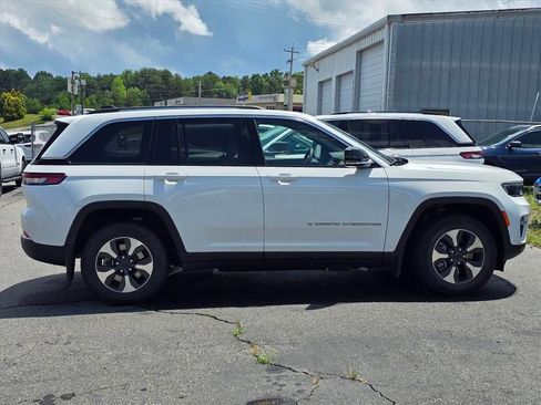 Used 2022 Jeep Grand Cherokee Limited 4xe w/ MOPAR Finishing Package AWD/4WD image 8