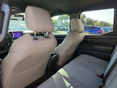 Certified 2025 Toyota Tacoma SR5 AWD/4WD image 26