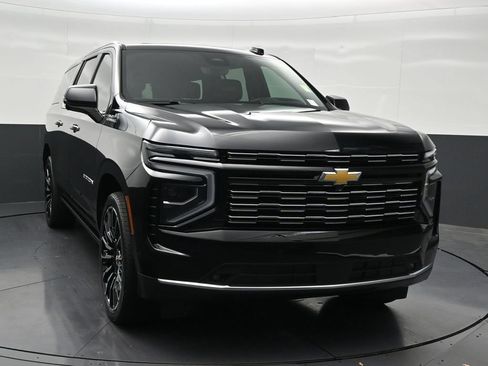 Used 2026 Chevrolet Suburban High Country AWD/4WD image 8