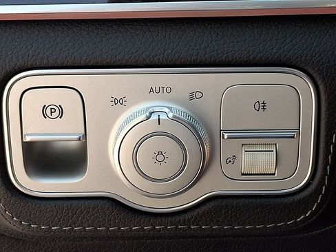 Used 2025 Mercedes-Benz GLE 450e 4MATIC image 26
