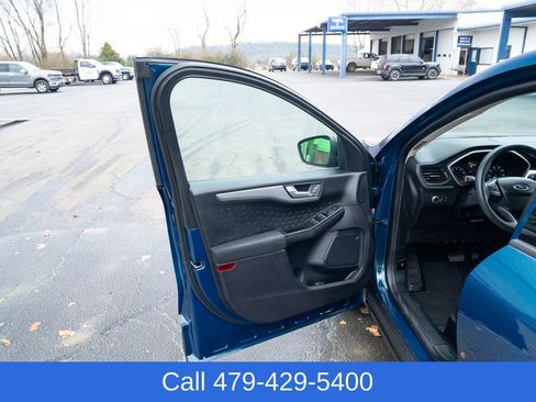 Used 2020 Ford Escape SE image 11