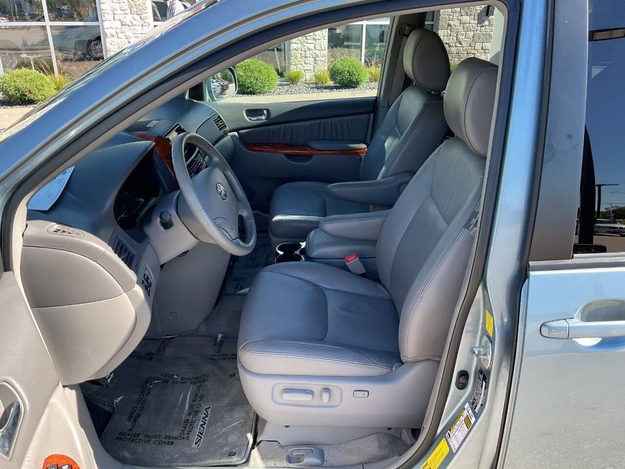 Used 2010 Toyota Sienna XLE w/ Towing Prep Pkg FWD image 13