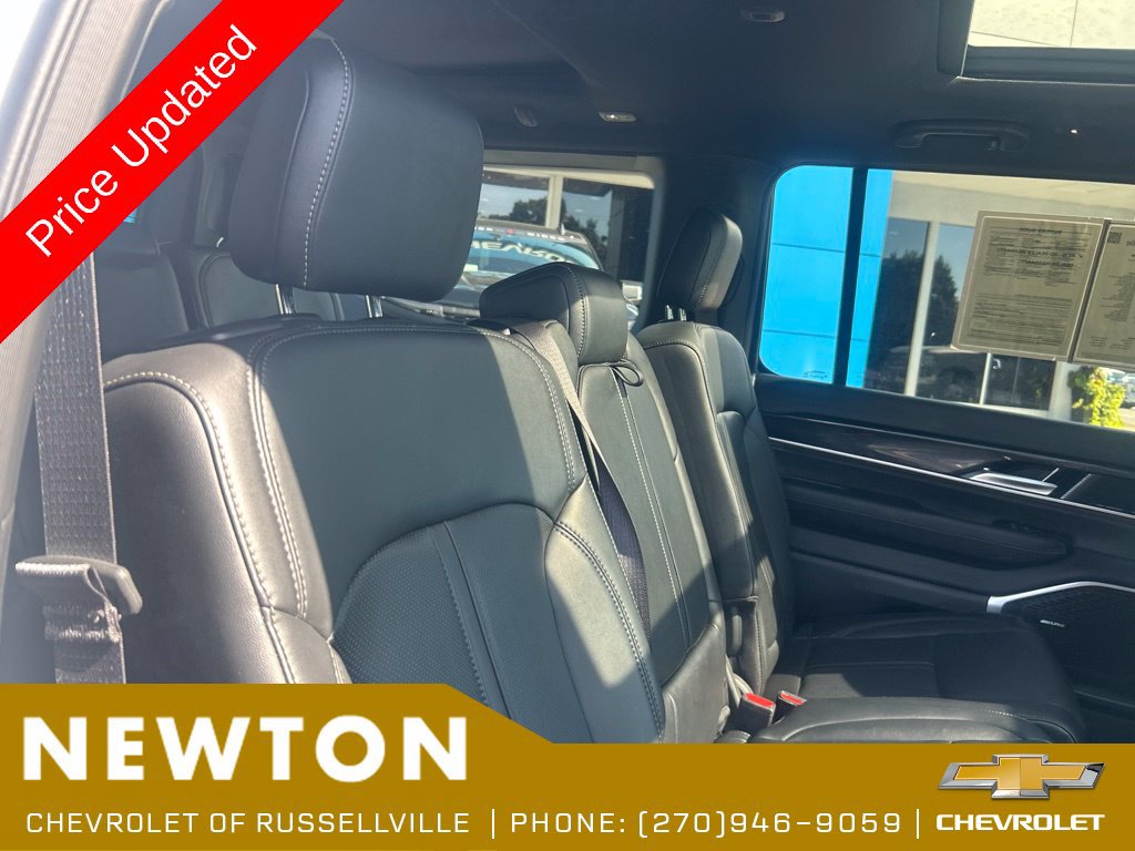 Used 2023 Jeep Wagoneer 4WD w/ Premium Group I image 29
