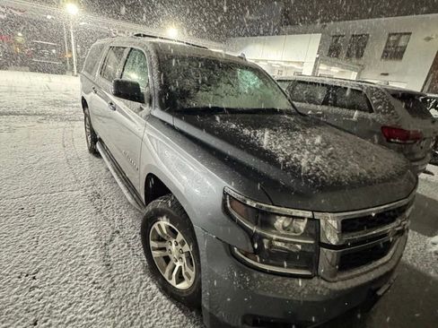 Used 2018 Chevrolet Suburban LT image 32