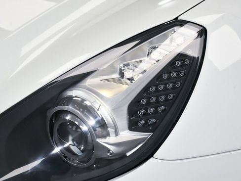 Used 2013 Ferrari California image 83