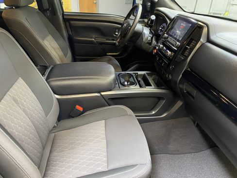 Used 2024 Nissan Titan SV w/ SV Convenience Package image 24