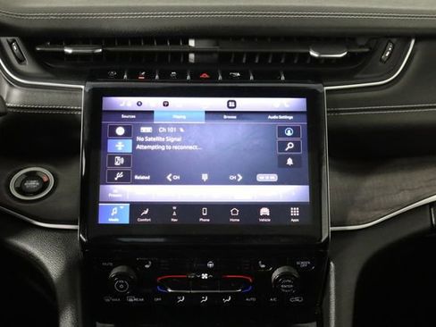 Used 2023 Jeep Grand Cherokee L Limited AWD/4WD image 31