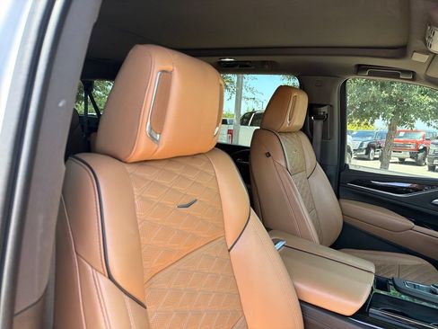 Used 2021 Cadillac Escalade ESV Premium Luxury AWD/4WD image 40