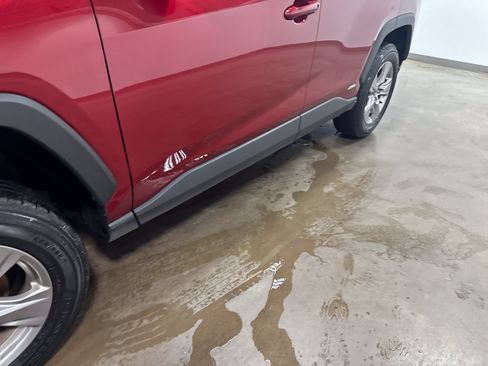 Used 2025 Toyota RAV4 XLE AWD/4WD image 11