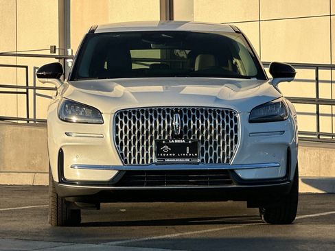 New 2025 Lincoln Corsair Premiere w/ Equipment Group 101A image 8