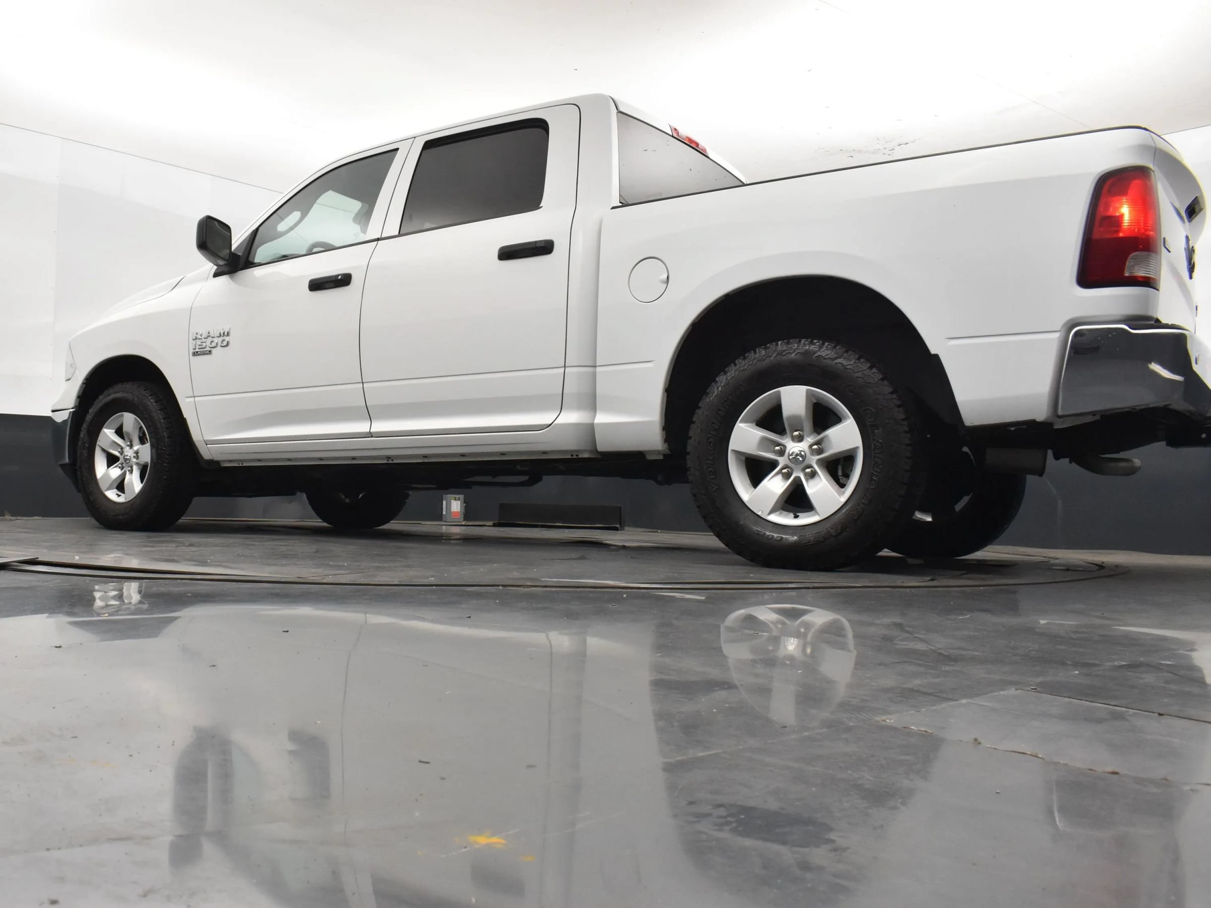 Used 2022 RAM 1500 Classic SLT w/ Electronics Group AWD/4WD image 9