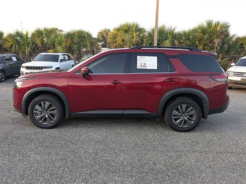 Used 2024 Nissan Pathfinder SV FWD image 7