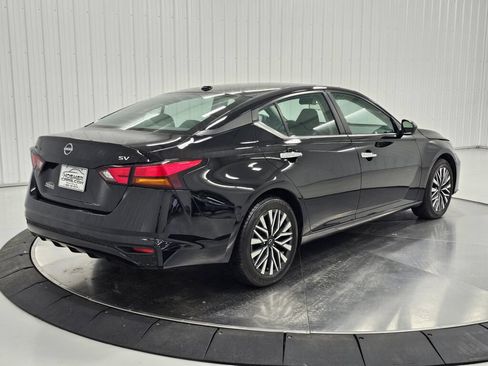 Used 2024 Nissan Altima 2.5 SV FWD image 6