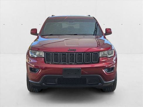 Used 2018 Jeep Grand Cherokee Laredo image 2