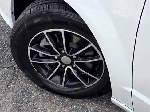 Used 2019 Dodge Grand Caravan GT image 34