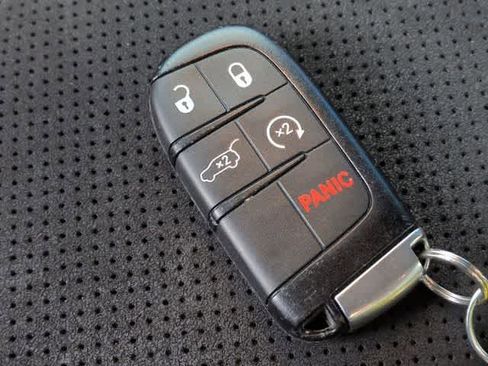 Used 2019 Jeep Grand Cherokee Altitude AWD/4WD image 30