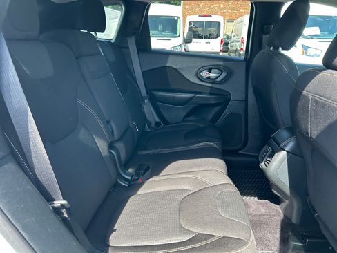 Used 2016 Jeep Cherokee Latitude w/ Cold Weather Group AWD/4WD image 20