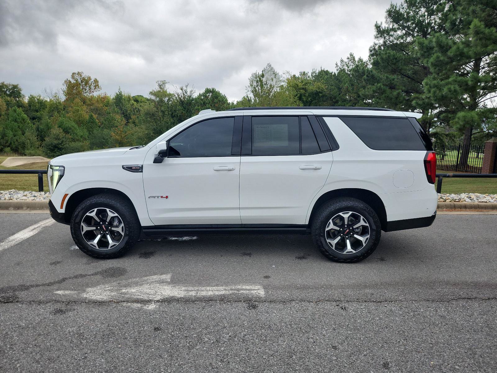 Certified 2025 GMC Yukon AT4 w/ AT4 Premium Package AWD/4WD image 2
