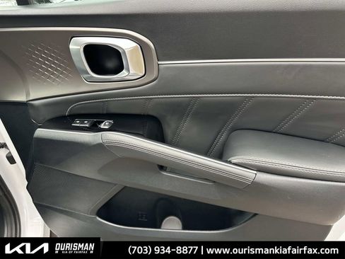 Used 2025 Kia Sorento SX image 17