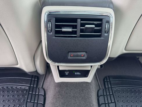 Used 2017 Lincoln Continental Select w/ Climate Package AWD/4WD image 19