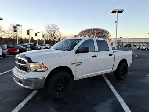 Used 2022 RAM 1500 Classic SLT AWD/4WD image 1