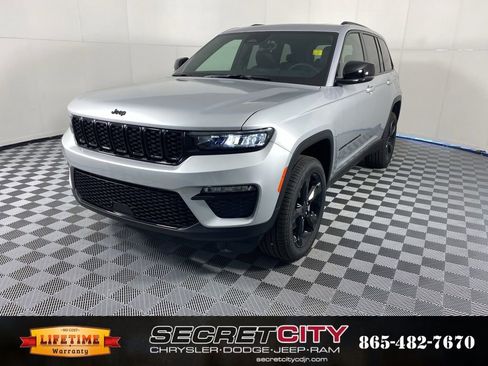 New 2025 Jeep Grand Cherokee Limited w/ Black Appearance Package image 3