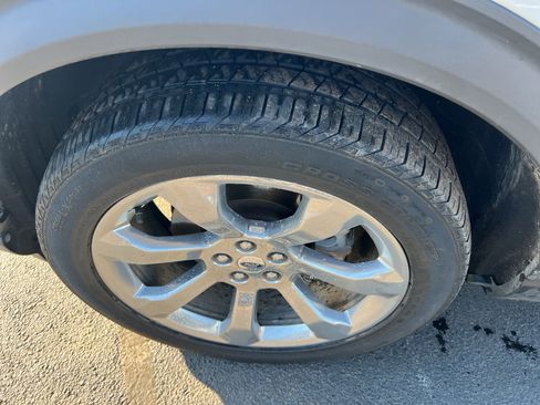 Used 2020 Ford Explorer Platinum w/ Premium Technology Package image 10