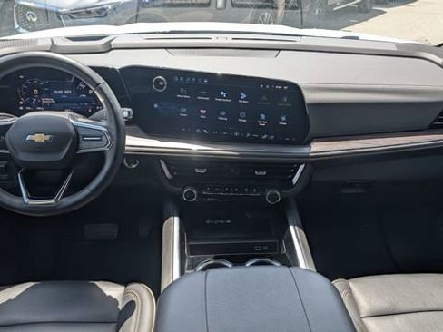 Used 2025 Chevrolet Tahoe Premier AWD/4WD image 2