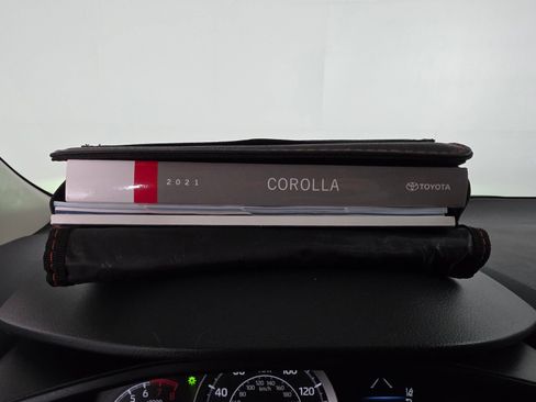 Used 2021 Toyota Corolla LE w/ LE Convenience Package FWD image 34