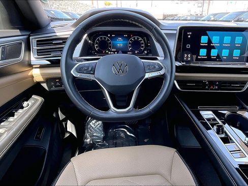 Used 2024 Volkswagen Atlas Cross Sport SE FWD image 5