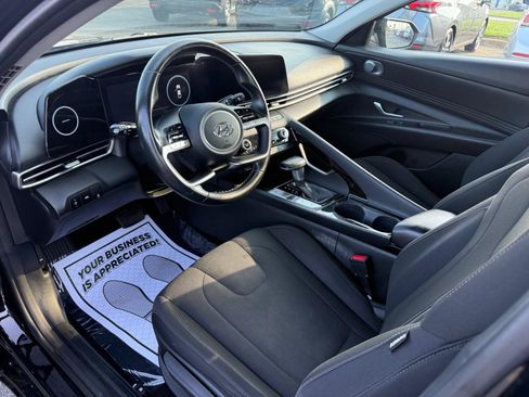 Used 2023 Hyundai Elantra SEL w/ Convenience Package FWD image 7