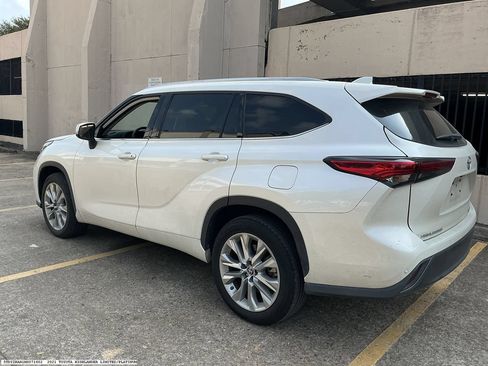 Used 2021 Toyota Highlander Limited FWD image 5