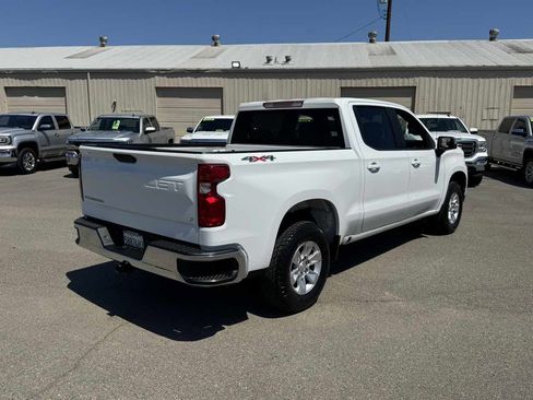 Used 2021 Chevrolet Silverado 1500 LT AWD/4WD image 12