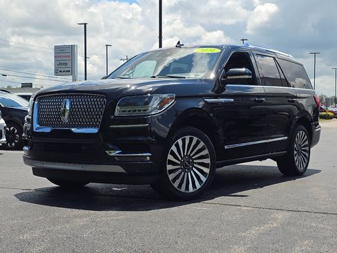 Used 2021 Lincoln Navigator Reserve w/ Luxury Package AWD/4WD image 2