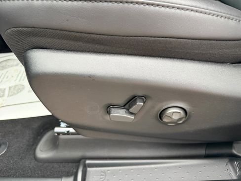 New 2026 Chrysler Pacifica Select image 9