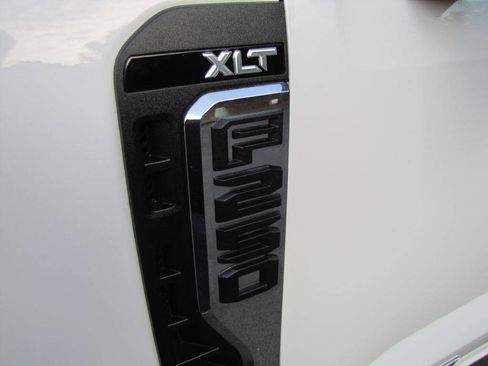 Used 2024 Ford F250 XLT w/ FX4 Off-Road Package image 24