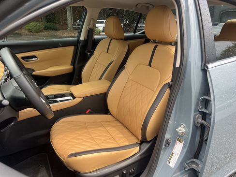 Used 2025 Nissan Sentra SV w/ SV Premium Package FWD image 8