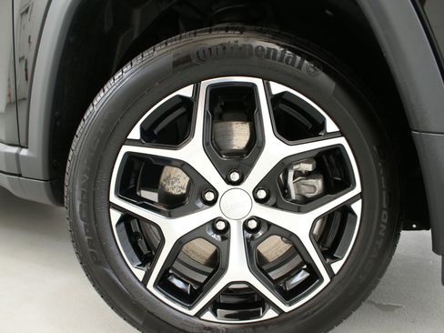 Used 2024 Jeep Compass Limited w/ Sun and Sound Group AWD/4WD image 34