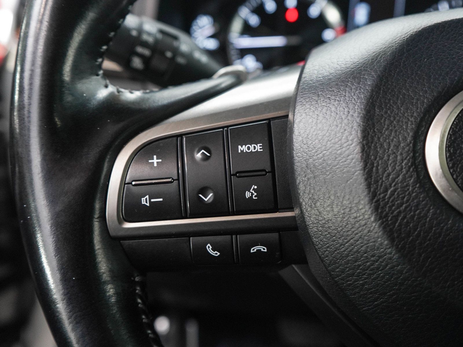 Used 2018 Lexus LX 570 4WD w/ Luxury Package image 32