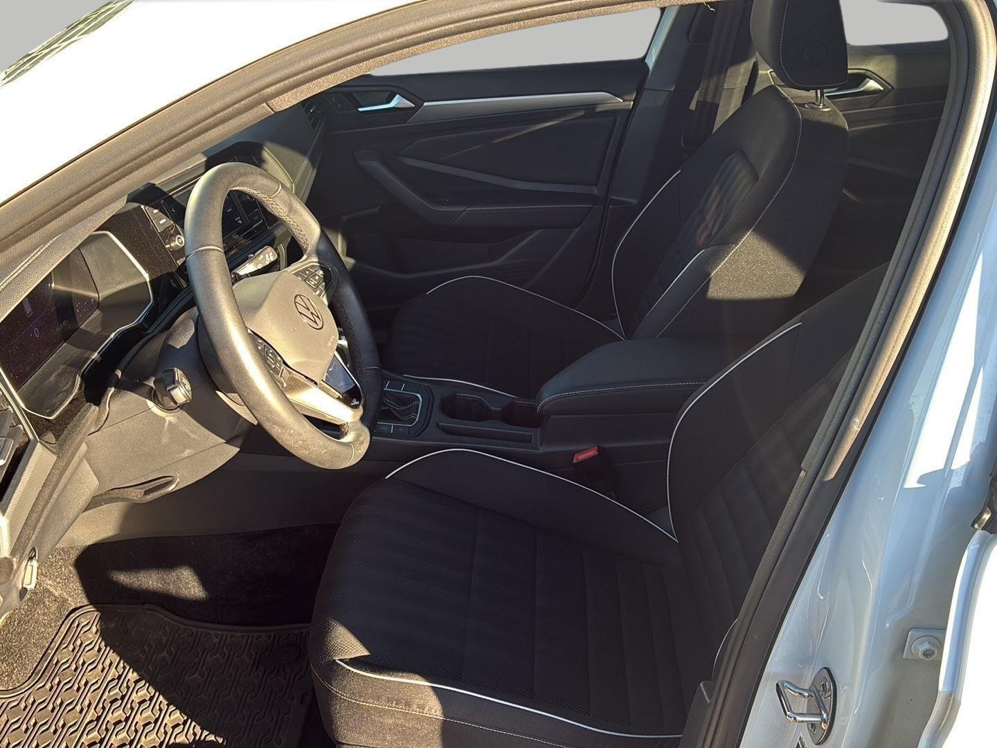 Used 2024 Volkswagen Jetta Sport FWD image 36