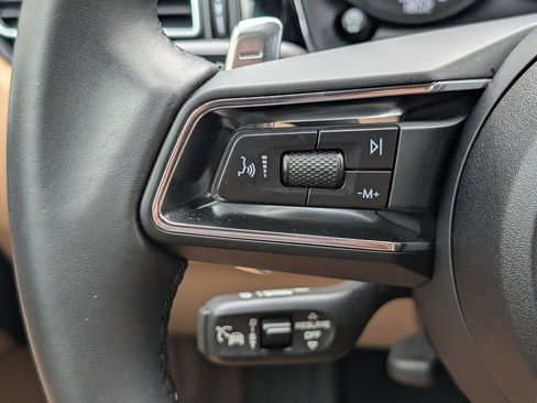 Certified 2025 Porsche Macan image 21