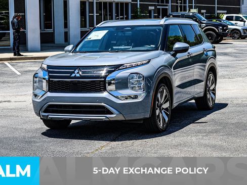 Used 2025 Mitsubishi Outlander SEL FWD image 3