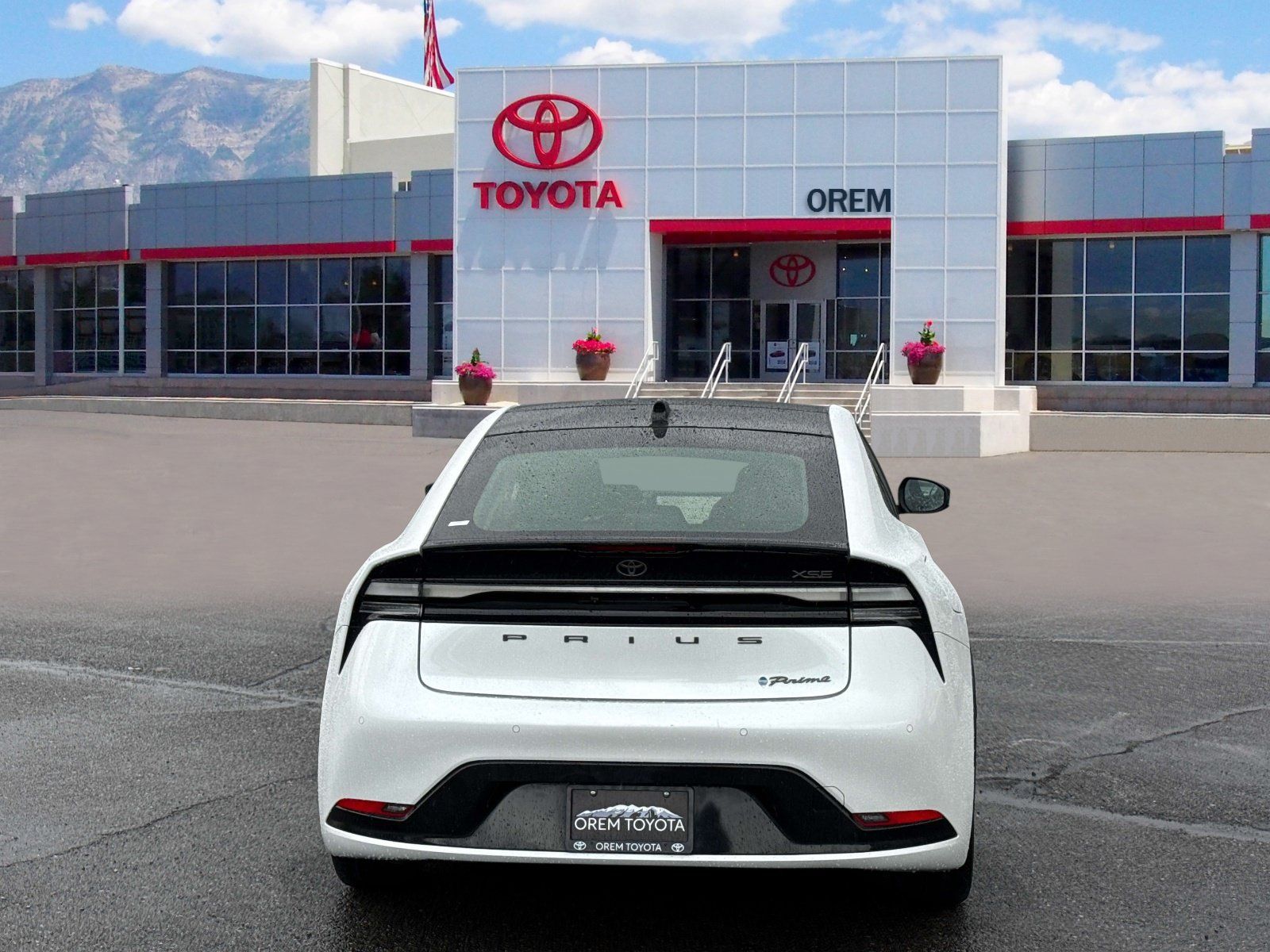 Used 2023 Toyota Prius Prime Premium FWD image 4