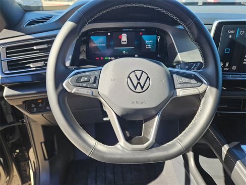 Used 2025 Volkswagen Atlas Cross Sport SE image 17