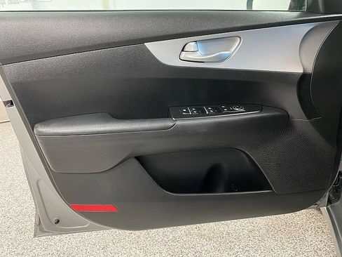 Used 2023 Kia Forte LXS image 9