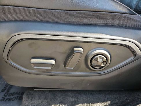 Used 2022 Jeep Grand Cherokee Overland w/ MOPAR Finishing Package image 18