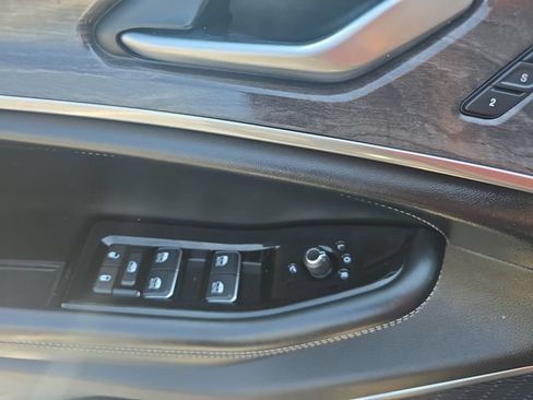 Used 2023 Jeep Grand Cherokee Overland RWD image 29